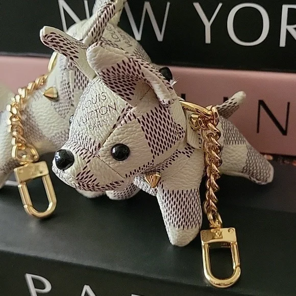 🆕️Luxury 🐕 White Doggie Damier azur Style Leather Novelty Keychain / Bag Charm - Picture 10 of 16